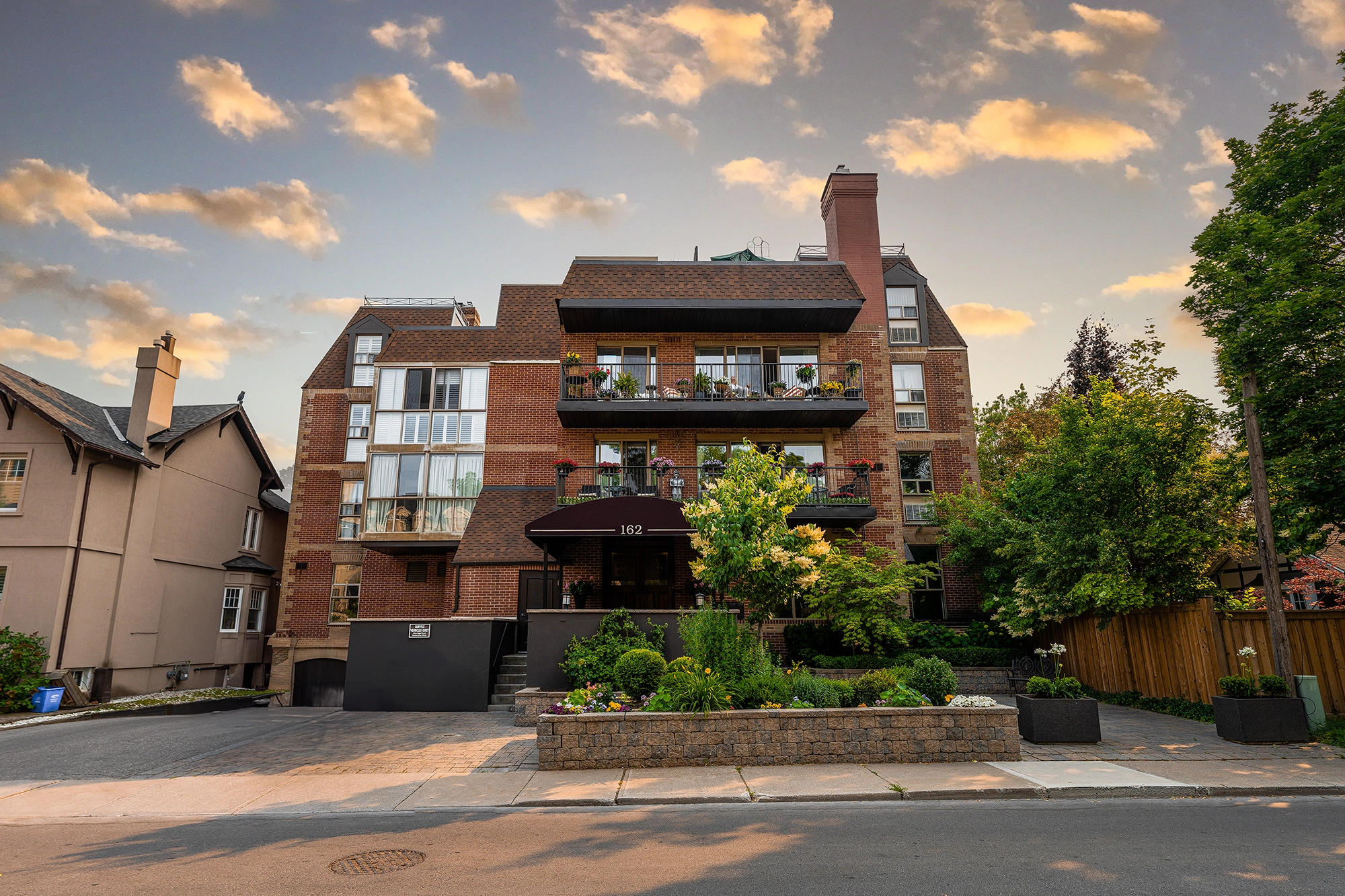 How to find rental in Oakville - an exterior image of 162 Reynolds Street - a coveted building in Oakville.