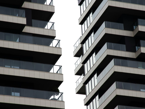An exterior image of condos located in Oakville which are often situated in the best neighbourhoods in Oakville for first-time buyers.